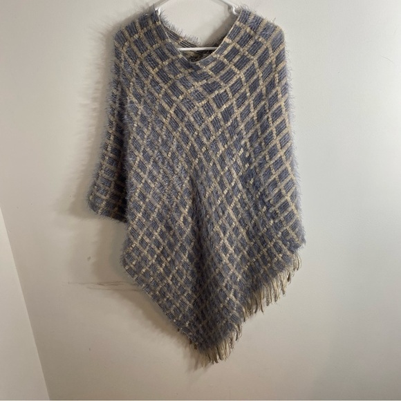 Fringe Poncho Knit Women’s One Size Gray Blue Cream Checkered Sweater - Picture 2 of 8